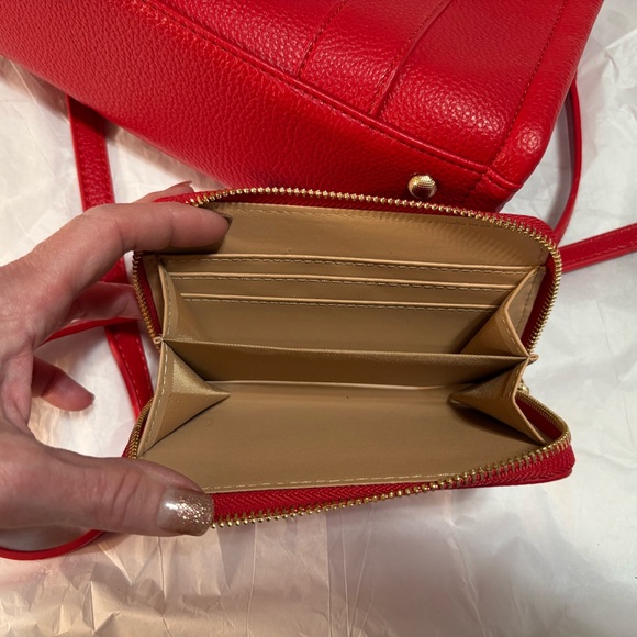 2pc Red The Tote Bag&Wallet Set.Crossbody strap
10.5w,9.5h,4.5 expansion- vegan - Picture 13 of 13